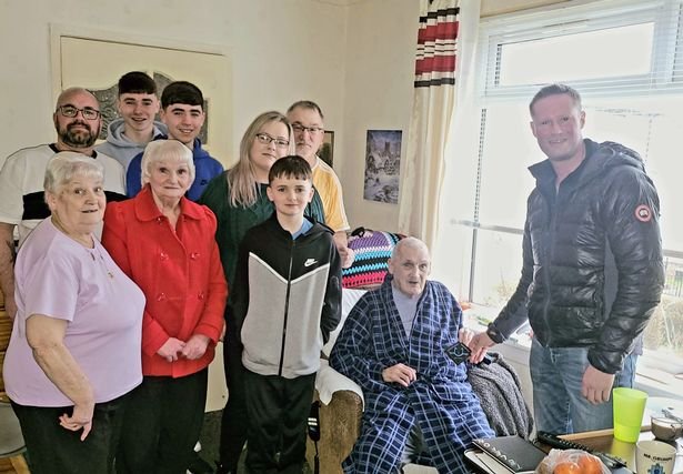 Mirror - Man rowed to Antarctica in treacherous adventure that saw penguins and orcas come to join (Crewmate: Jamie)