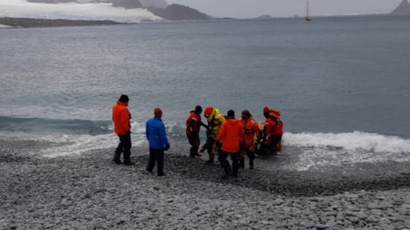 InfoFueguina - Ushuaia Coordination Center intervened in humanitarian aid for crew members of a boat (In Spanish)